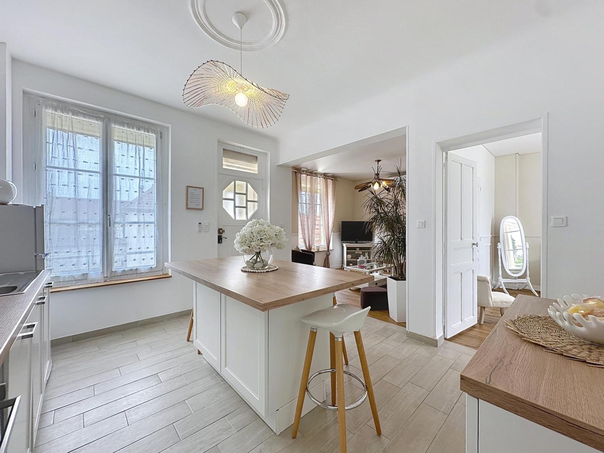 Charmante Maison 2 Chambres Avec Cour Et Jardin Sainte-Savine Luaran gambar